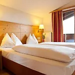 Hotel Mitteregger -best Place In Town With Summercard And Breakfast