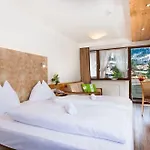 Hotel Mitteregger -best Place In Town With Summercard And Breakfast Kaprun