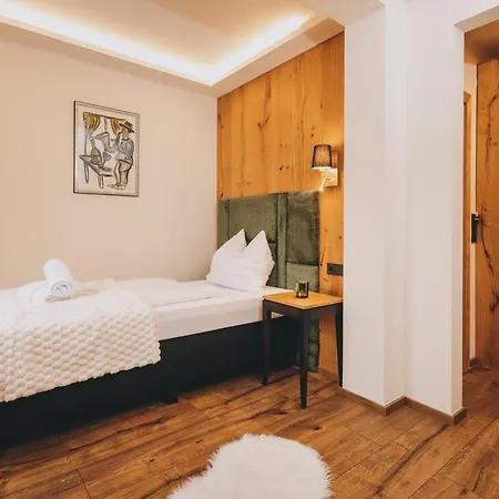 Mitteregger - Lage In Hotel