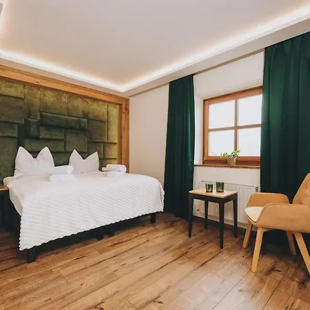 ホテル Mitteregger -best Place In Town With Summercard And Breakfast 3*
