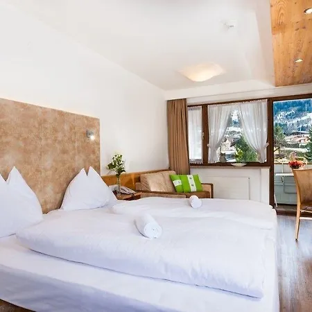 Hotel Mitteregger - Place In Town Kaprun