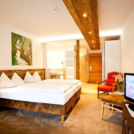 Mitteregger - Place In Town 3*