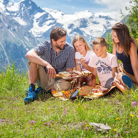 Mitteregger - Place In Town Kaprun