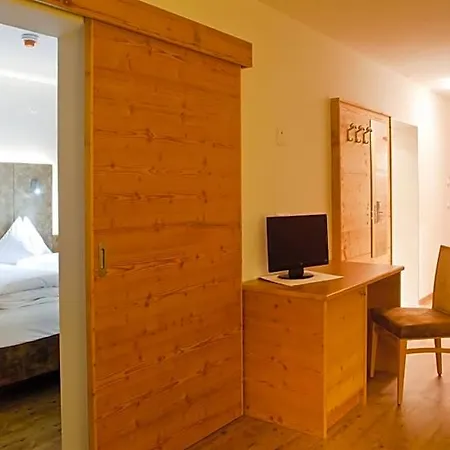 Mitteregger -best Place In Town With Summercard And Breakfast Hotel Kaprun