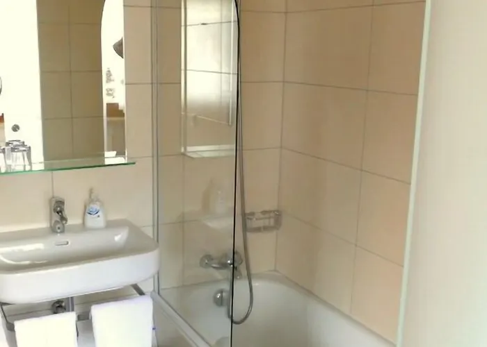 فندق غاستهوف ميتريغر فندق كابرون