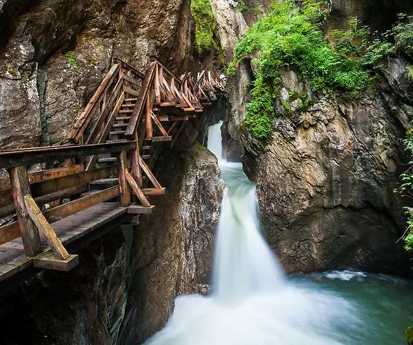 فندق غاستهوف ميتريغر فندق 3*